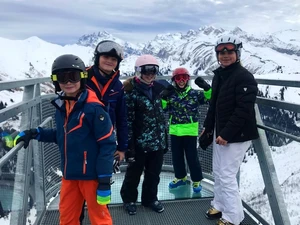 18-2-22, kids group checking out Pointe de Nyon viewing platform