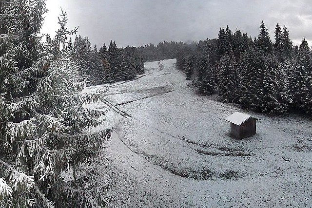 22/10/14, first snow of the winter.