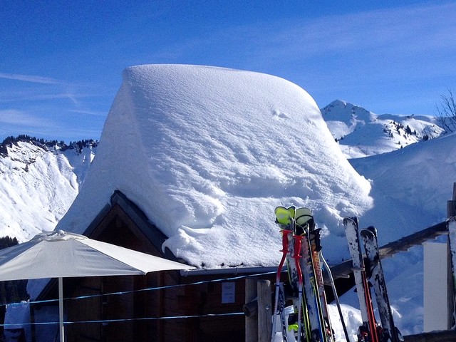 6-2-18, we all love a snowy roof!